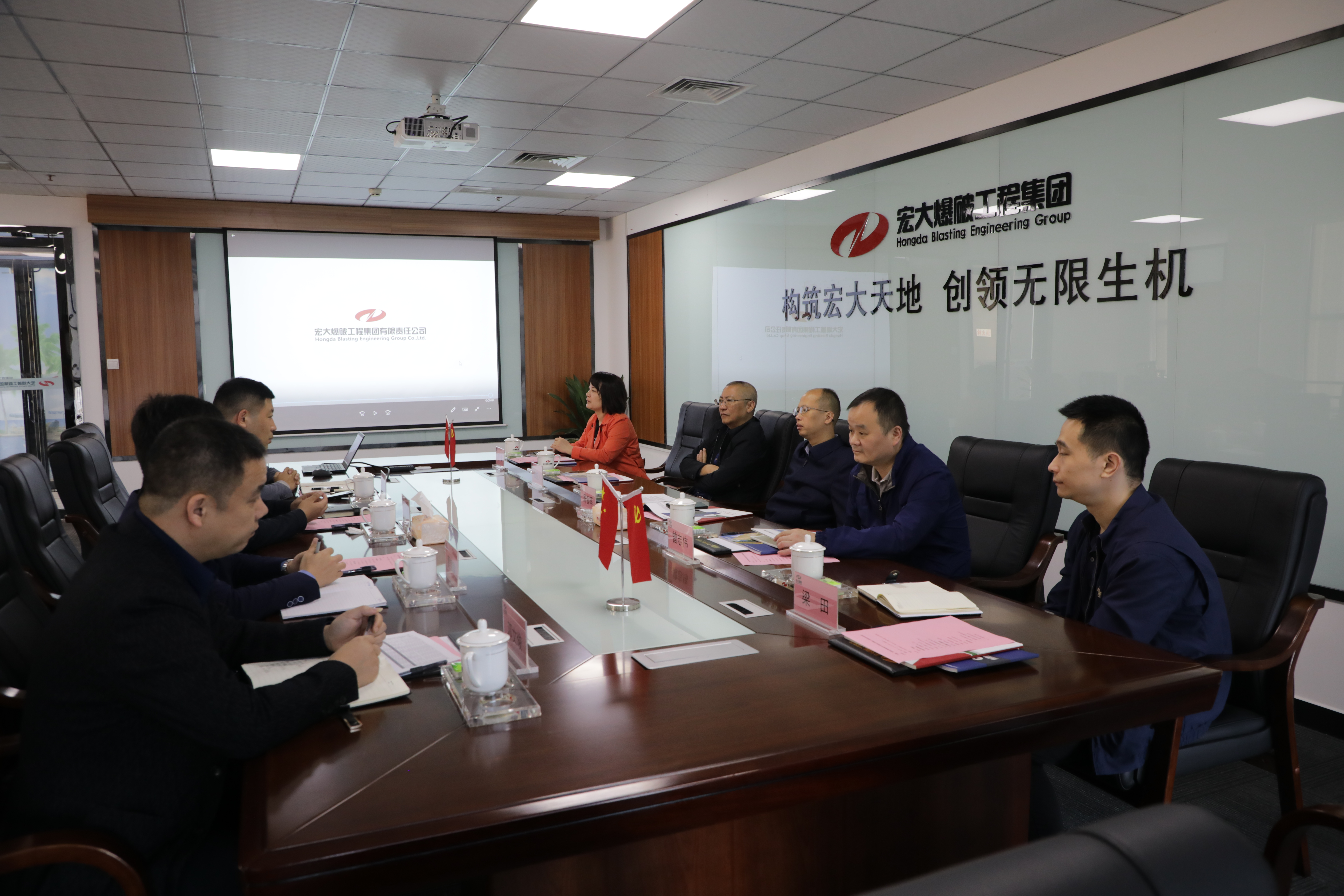 芙蓉区区长周春晖赴宏大爆破工程集团调研