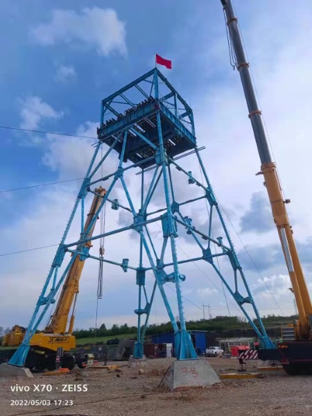 【攻坚克难当先锋 塞国大地铸精品】 —— 宏大爆破塞尔维亚瑞基塔项目Ⅵ型井架顺利完成拼装