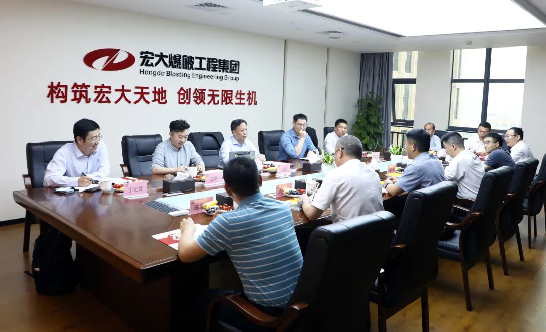 安百拓大中华区总裁卫武贤莅临宏大爆破交流指导