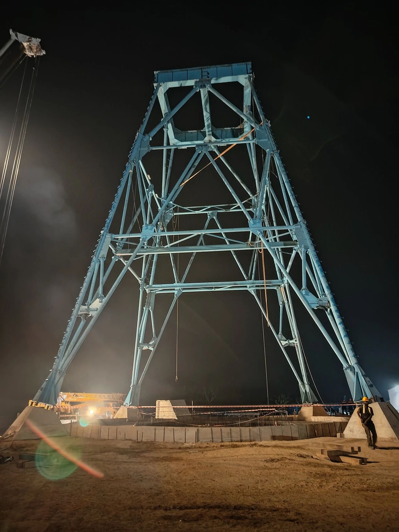 刚果（布）布谷马西钾盐矿西回风井井架主体顺利安装完成